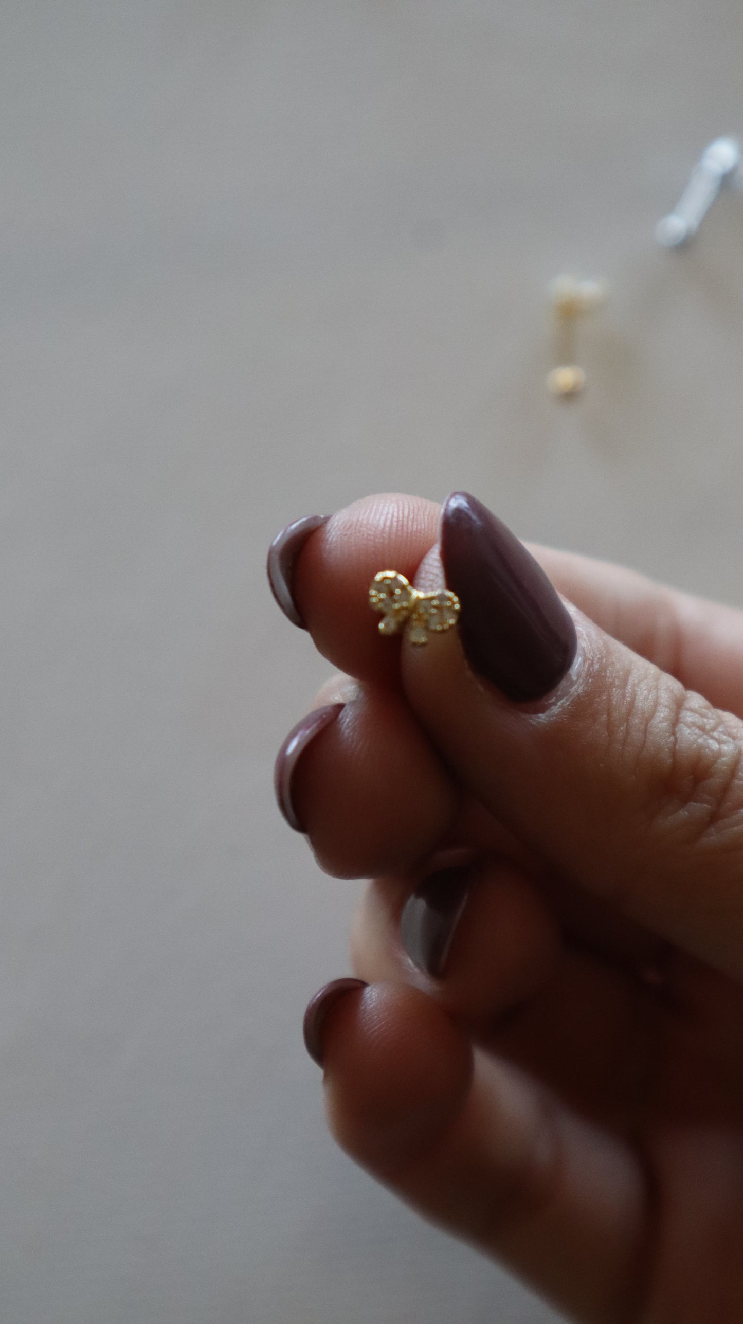 piercing Avel dourado em aço inoxidável, minimalista, para lóbulo, helix, tragus, conch e rook