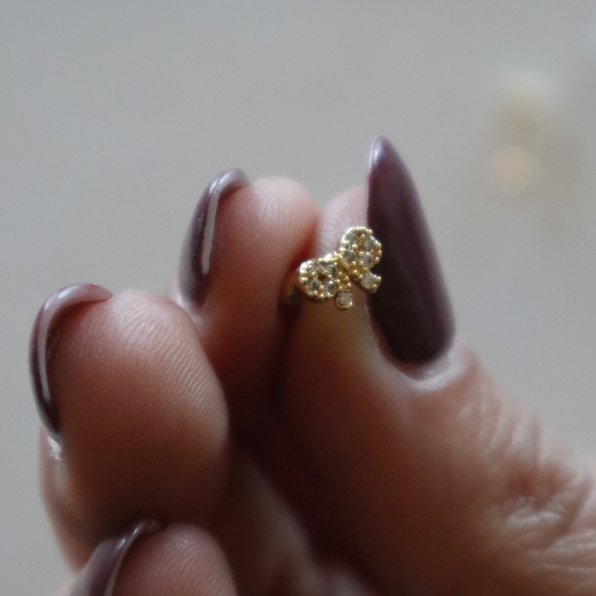 piercing Avel dourado em aço inoxidável, minimalista, para lóbulo, helix, tragus, conch e rook