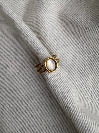 anel Cana da Índia dourado com pérola de água doce, elegante e delicado