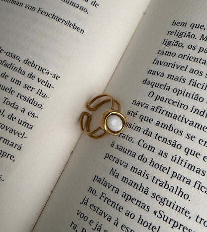 anel Cana da Índia dourado com pérola de água doce, elegante e delicado